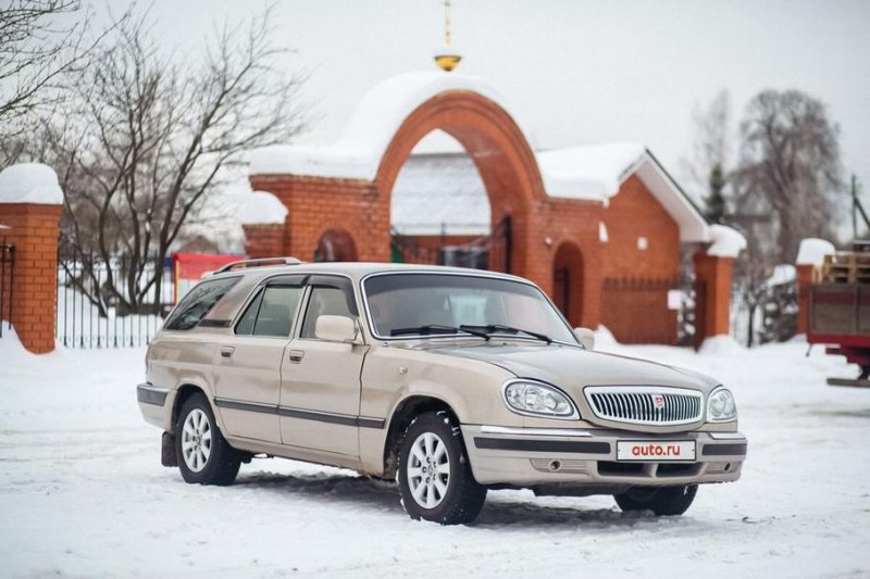 17-летний гибрид «Волги» и Toyota Mark II продают в Москве за 1,4 миллиона рублей