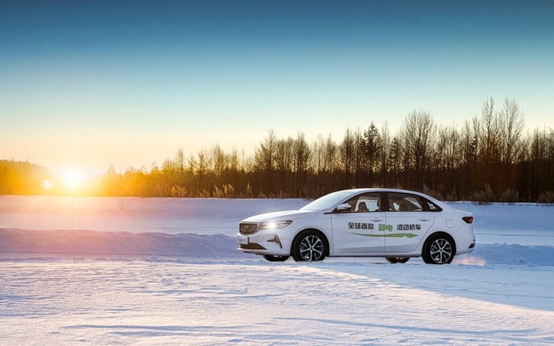 
            Geely показала первый в мире гибрид на метаноле с запасом хода 1300 км
        