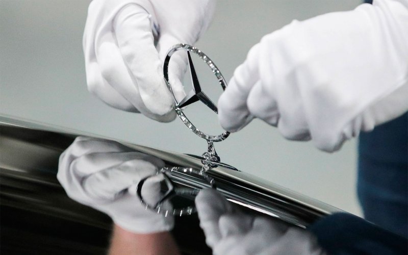 
            Mercedes-Benz остановит производство и поставки автомобилей в Россию
        