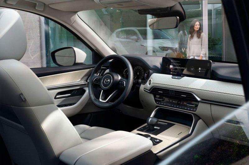 
            Mazda CX-60, Renault Austral и другие: 5 главных автоновинок месяца
        