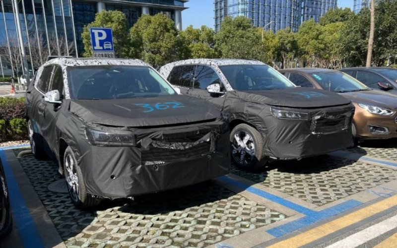 
            Появились первые снимки Geely Atlas нового поколения
        