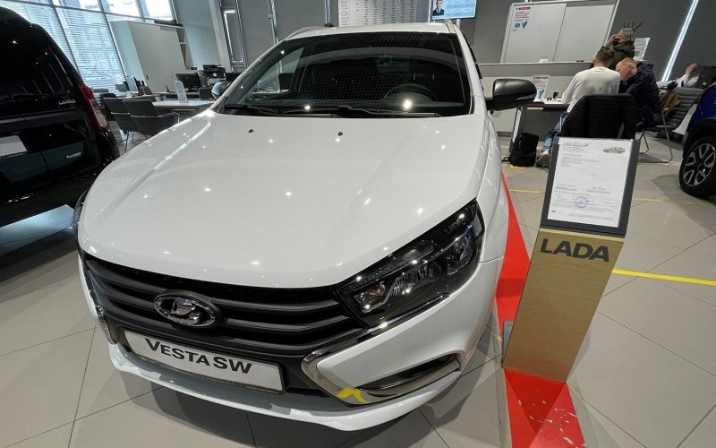 
            АвтоВАЗ поднял цены на Lada второй раз за месяц. Таблица
        