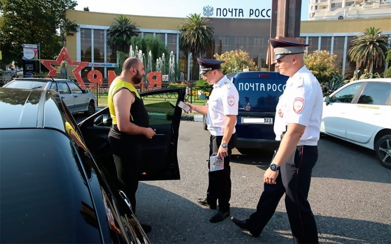 
            Автомобиль затонирован: в ГИБДД рассказали какой штраф будет весной 2022
        