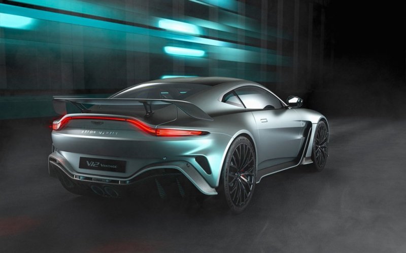 
            Aston Martin представил 700-сильный суперкар V12 Vantage
        