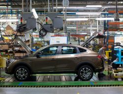 Renault приостановила работу в России. Что будет с заводом и АвтоВАЗом
