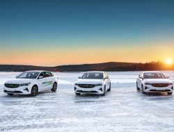 Geely показала первый в мире гибрид на метаноле с запасом хода 1300 км