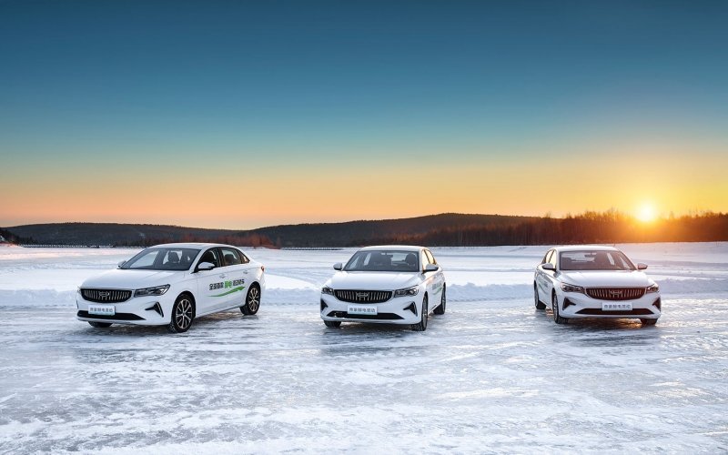 
            Geely показала первый в мире гибрид на метаноле с запасом хода 1300 км
        