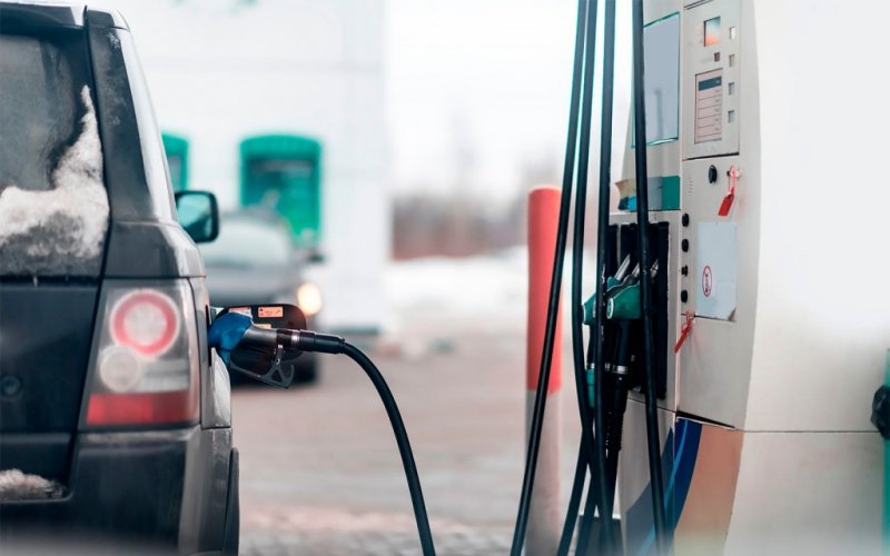 
            Рост нефти и падение рубля: что будет с ценами на бензин
        