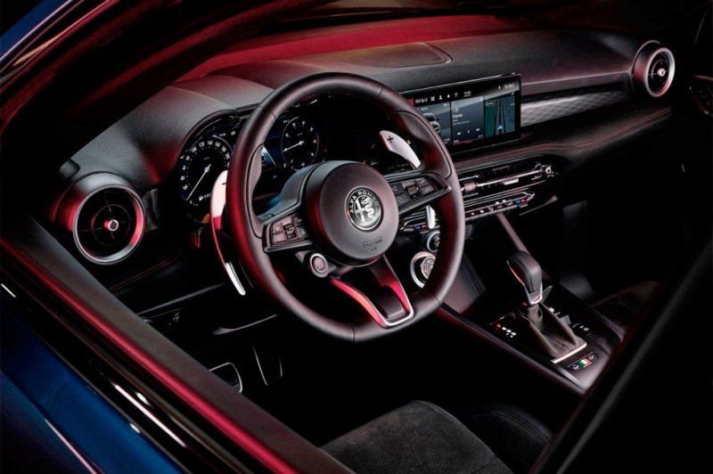 
            Mazda CX-60, Renault Austral и другие: 5 главных автоновинок месяца
        