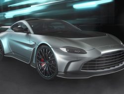Aston Martin представил последний Vantage с V12