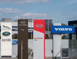 Автодилеры начали выкупать у россиян подержанные автомобили по цене новых