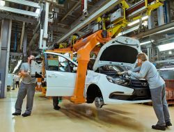 АвтоВАЗ переходит на четырехдневку из-за нехватки запчастей