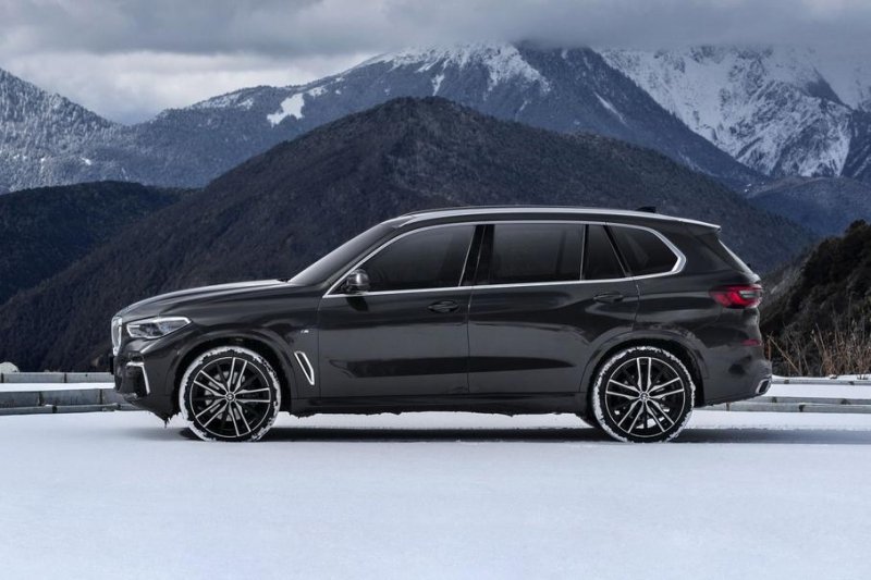BMW превратила X5 в кроссовер-лимузин