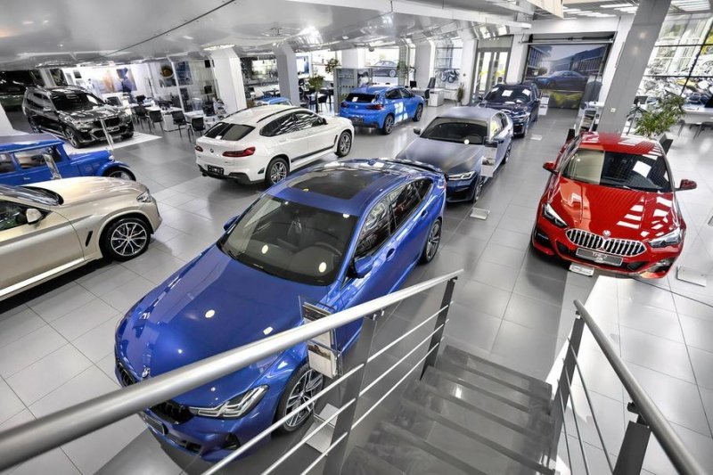 BMW приостанавливает поставки автомобилей в Россию