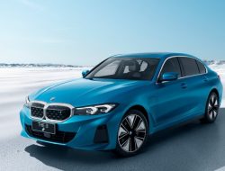 BMW показала электрический седан i3