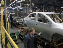 АвтоВАЗ возобновил выпуск двух автомобилей Lada