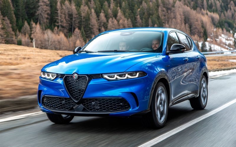 
            Mazda CX-60, Renault Austral и другие: 5 главных автоновинок месяца
        