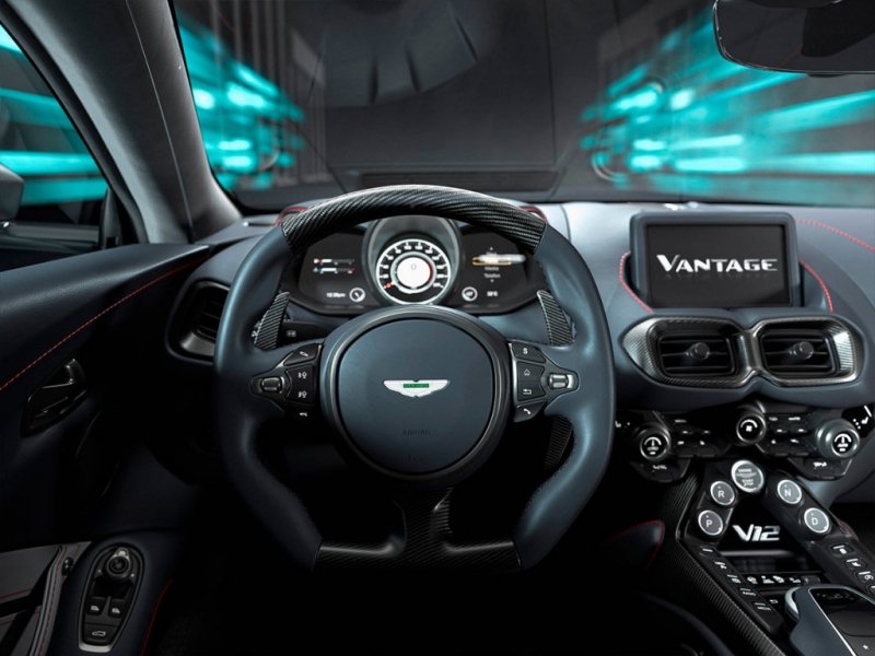 
            Aston Martin представил 700-сильный суперкар V12 Vantage
        