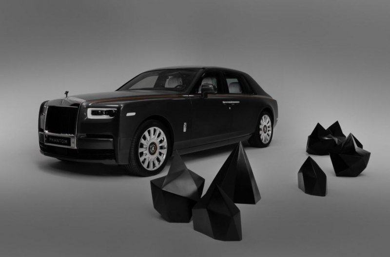 Для Rolls-Royce Phantom сделали «карбоновую вуаль» из 150 листов углеволокна