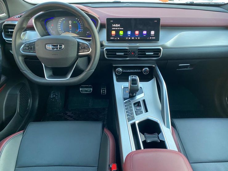 Два сапога — не пара: сравнительный тест-драйв Geely Coolray и FAW Bestune T77
