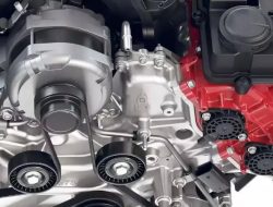 Двигатель Chevrolet Corvette украсили космическими кораблями