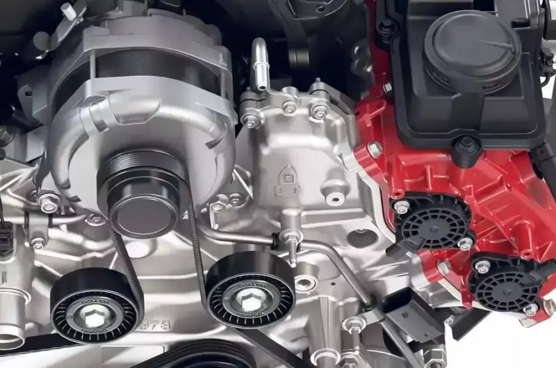 Двигатель Chevrolet Corvette украсили космическими кораблями