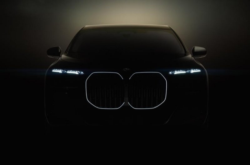 Электроседан BMW i7 получит кинотеатр с 31-дюймовым экраном