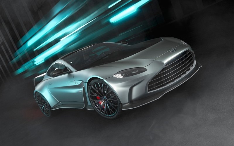 
            Aston Martin представил 700-сильный суперкар V12 Vantage
        