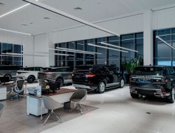 Jaguar и Land Rover приостановили поставки машин в Россию