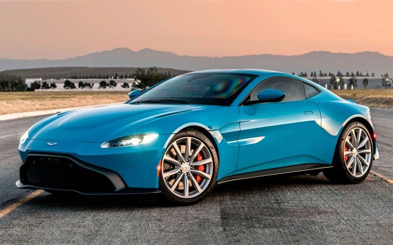
            В США выпустили бронированный Aston Martin с электрошокерами в дверях
        
