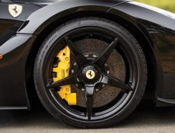 Ferrari прекратила сборку машин для России и выделила украинцам миллион евро