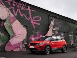 Geely остановила поставки автомобилей российским дилерам