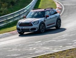 Гибридный MINI Countryman станет самым мощным автомобилем марки