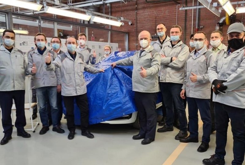 Главе АвтоВАЗа показали новую модель Lada