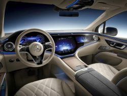 Интерьер Mercedes-Benz EQS SUV, экстерьер нового Maserati GranTurismo и «вулканический» Lexus LC: главное за неделю