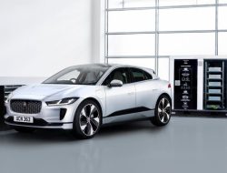 Jaguar придумал, как подарить новую жизнь отработанным аккумуляторам