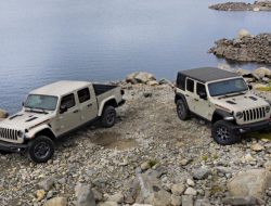 Jeep сделал «песчаные» Gladiator и Wrangler
