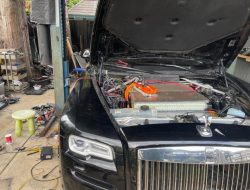 Канадец продал дом, чтобы превратить Rolls-Royce в электромобиль