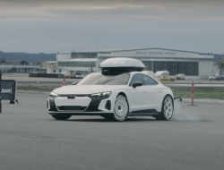 Кен Блок впервые устроил дрифт на Audi RS e-tron GT