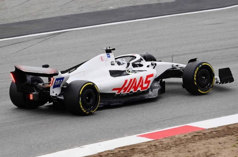 Команда Формулы-1 Haas расторгла контракт с российским гонщиком
