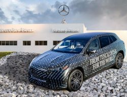 Mercedes-Benz рассекретил салон нового электрического кроссовера