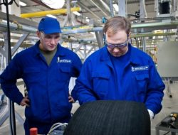 Michelin останавливает производство шин в России