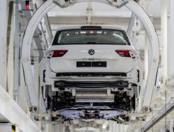 Минпромторг установил дедлайн для иностранных автопроизводителей