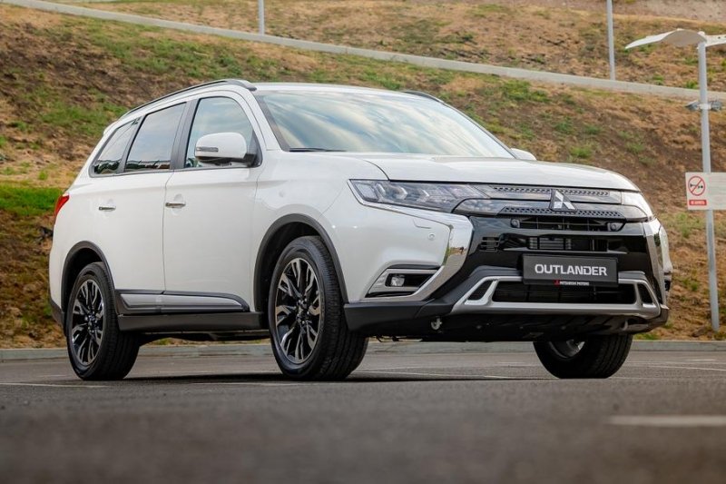 Mitsubishi продолжает работу в России