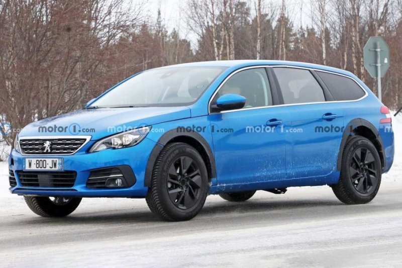 Новый кроссовер Peugeot претворился старым универсалом