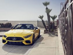 Новый Mercedes-AMG SL оснастят 2,0-литровым мотором