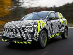 Новый Renault Austral испытывают на обычных дорогах и в экстремальных условиях