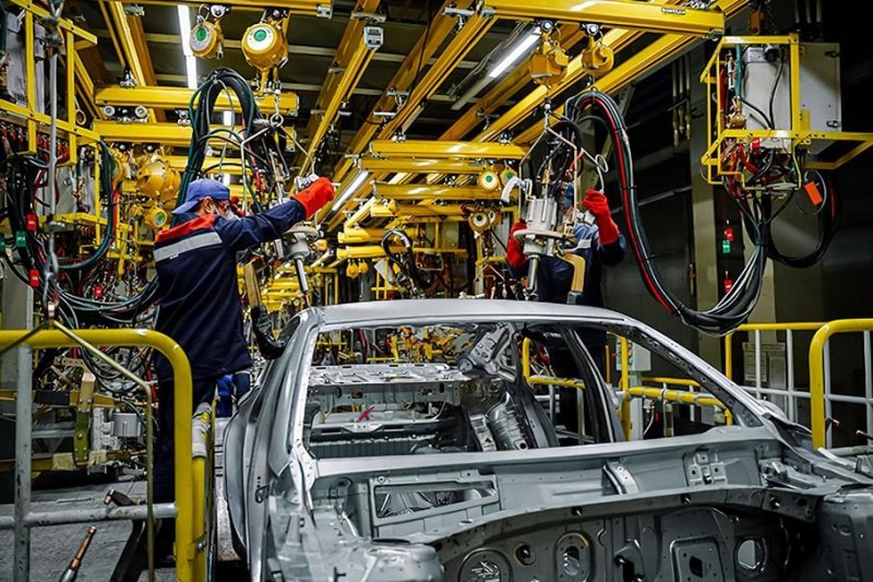 Оставшимся без работы российским сборщикам BMW оплатят отдых в санатории