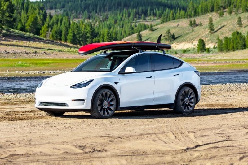 Первые Tesla с берлинской «Гигафабрики» торжественно вручили владельцам