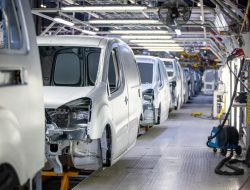 Peugeot, Citroen и Opel в России продолжат собирать пока хватает деталей